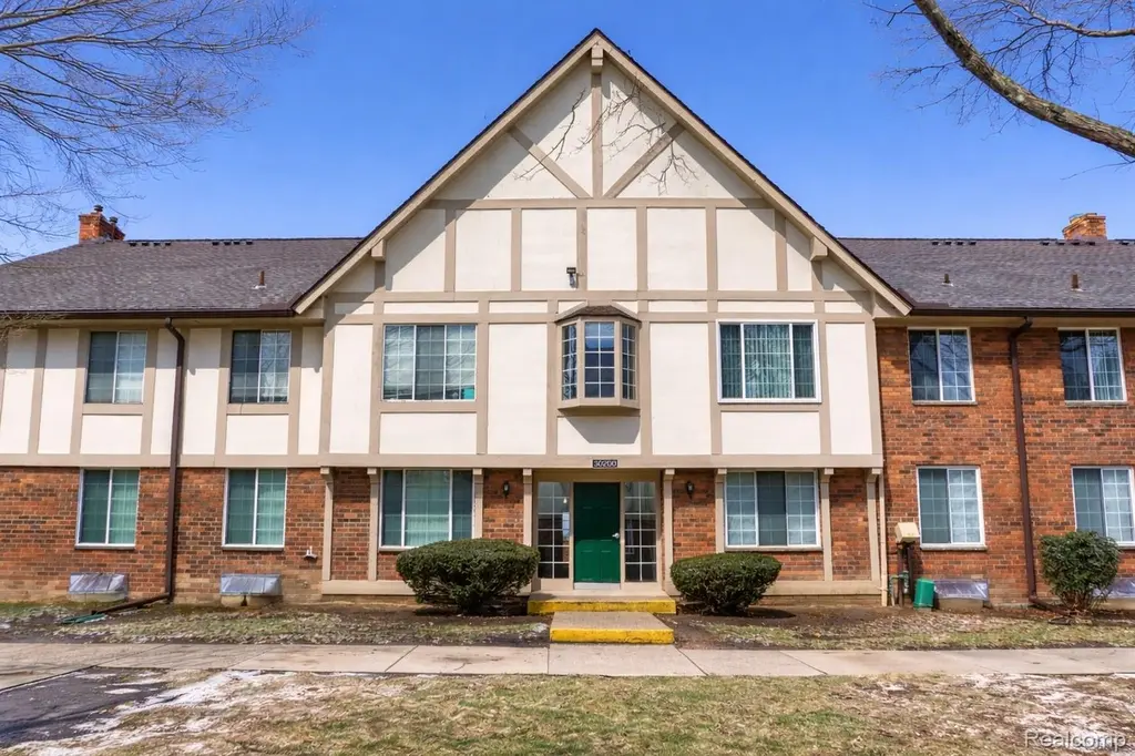30200 Southfield Rd #204