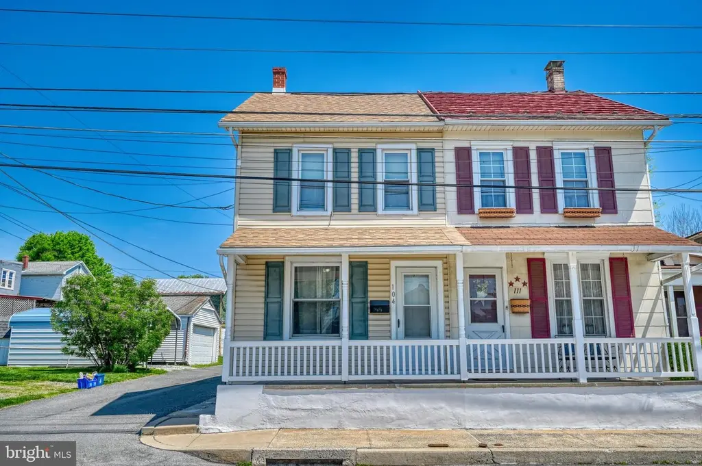 104 N Maple St