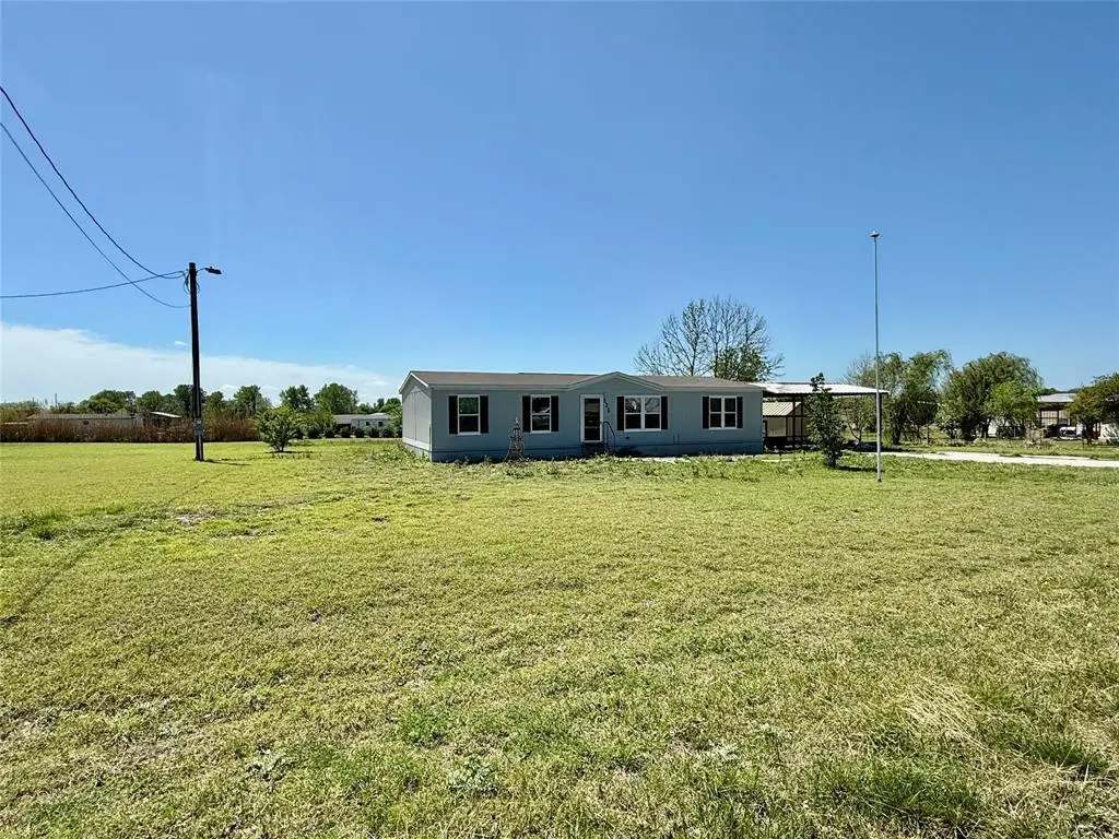 525 Private Road 4906