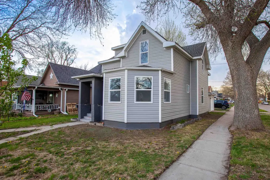 419 N Bellevue Ave