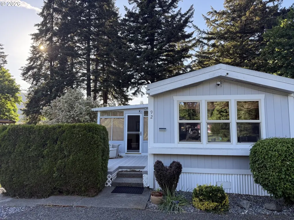 92 Evans St