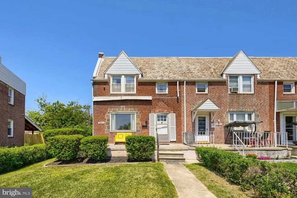 2411 Fairway