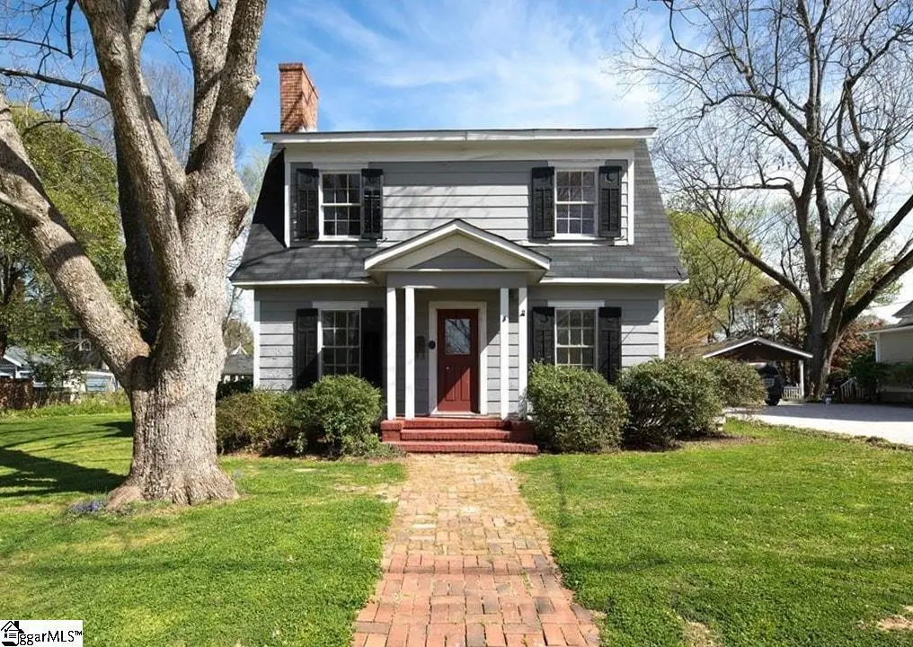 3 College St