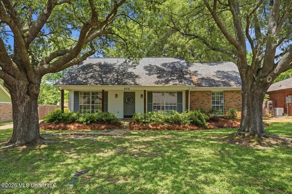 630 Red Oak Dr