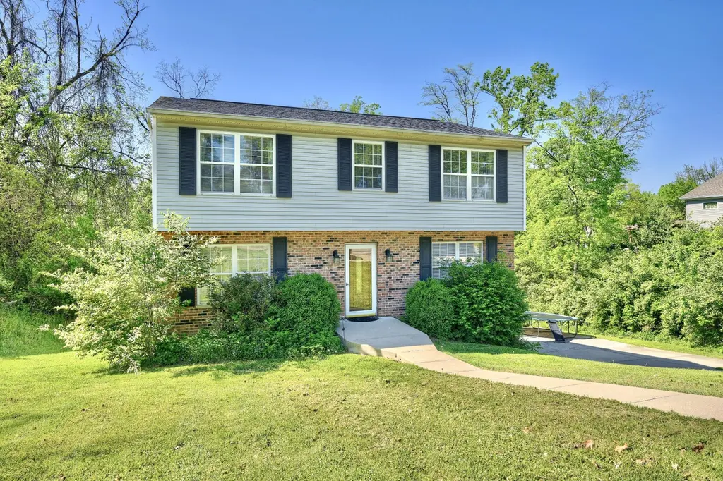 736 Oakland Dr