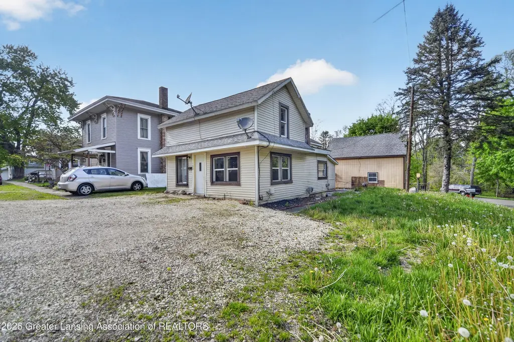 122 & 124 E Mill St