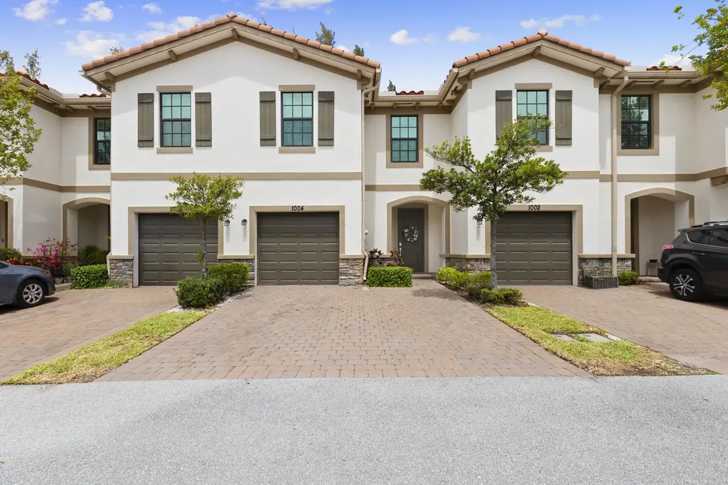 1004 Sweet Briar Ln
