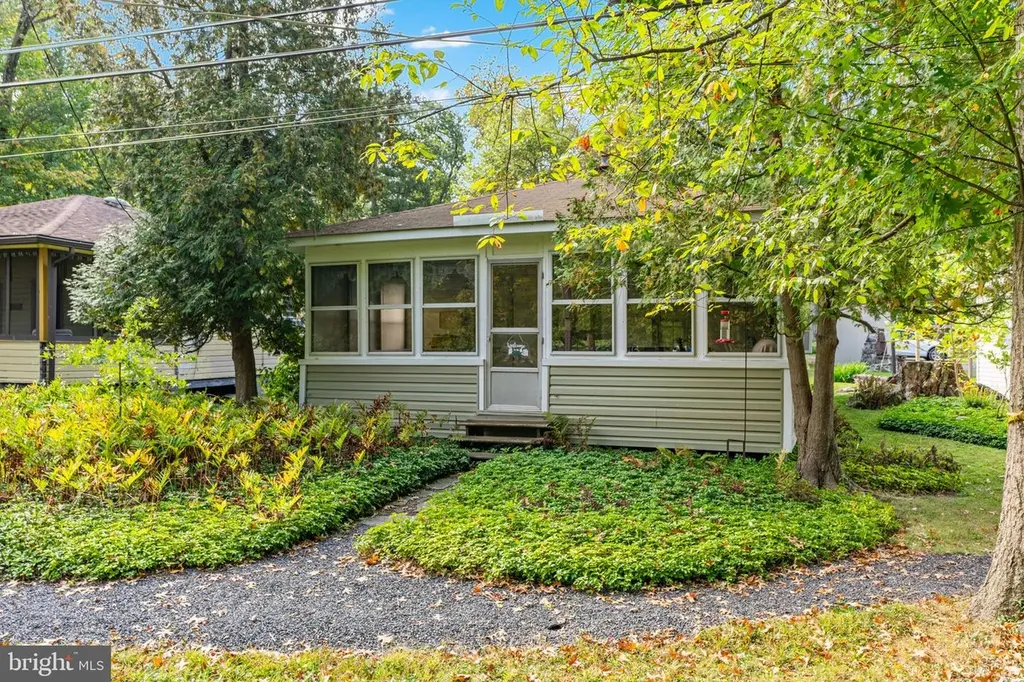 1285 Nursery Rd Unit CABIN 5