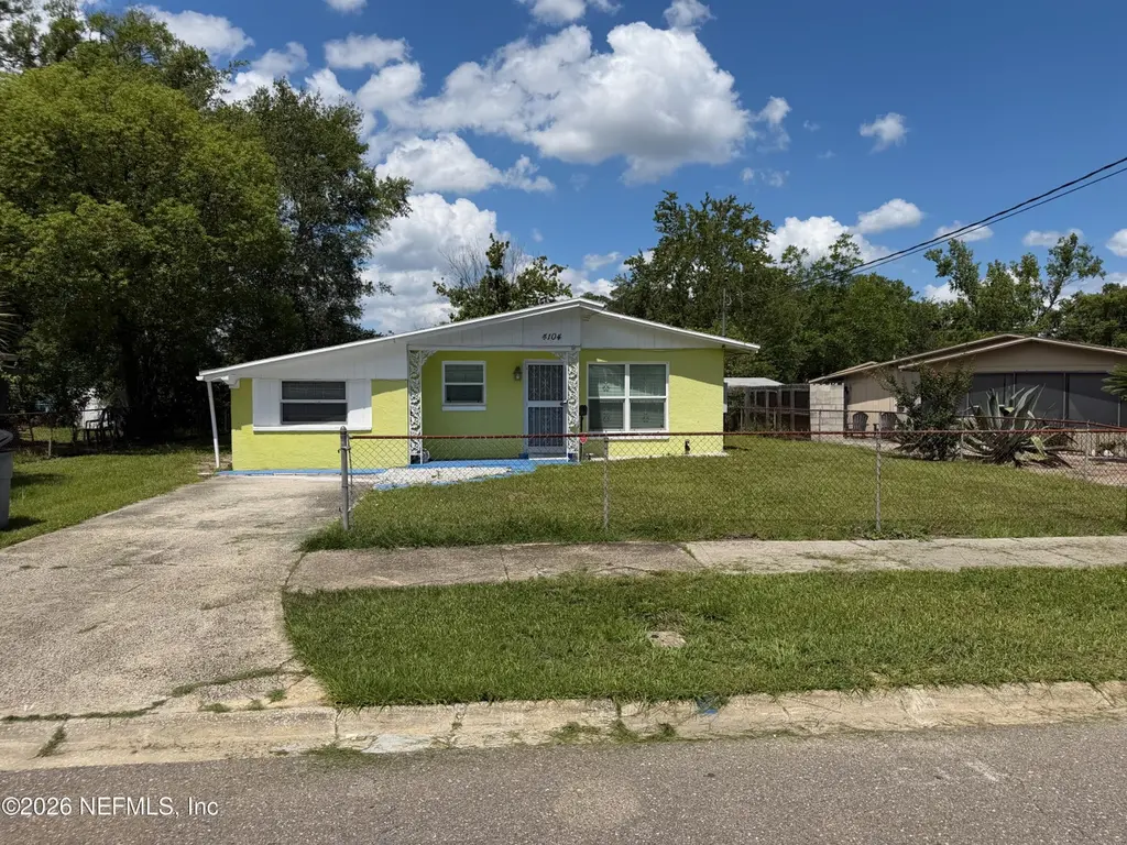 4104 Leonard Cir E