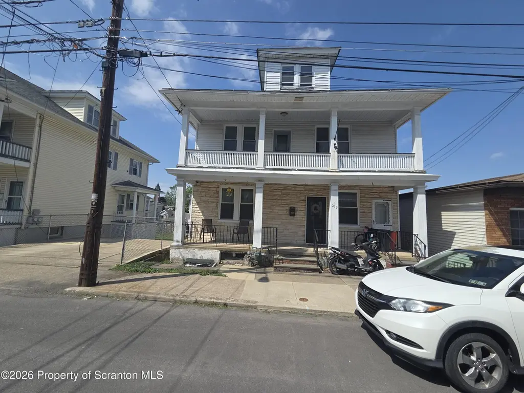 219 E Elm St