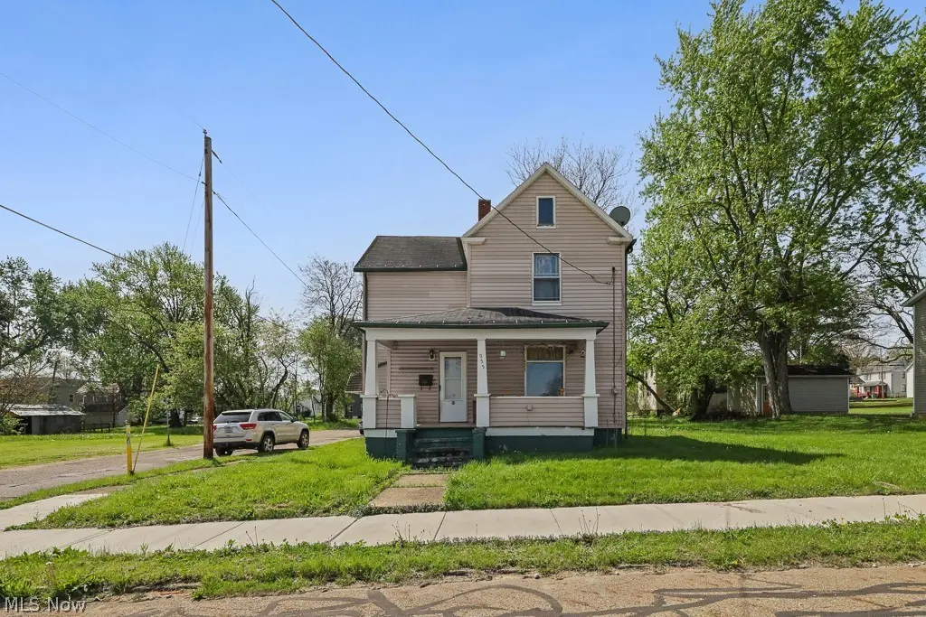 955 E Summit St