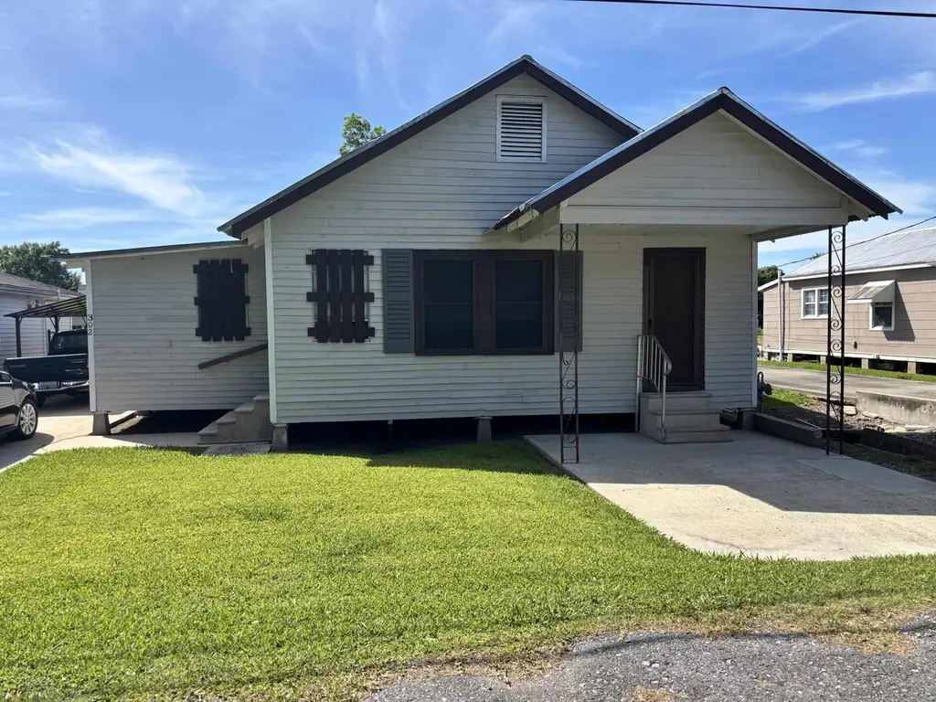 302 Convent St