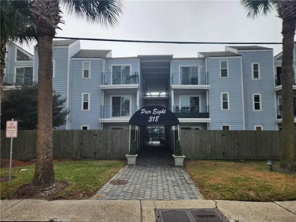 318 Lake Marina Ave #111