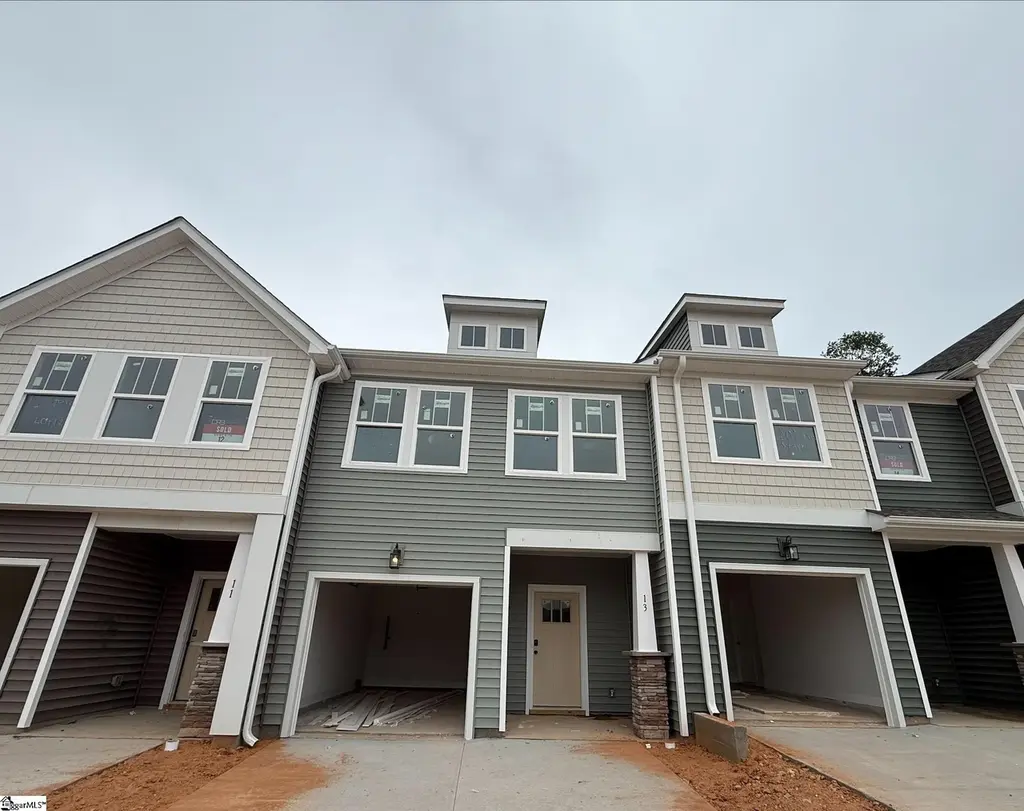 13 Starks Cir