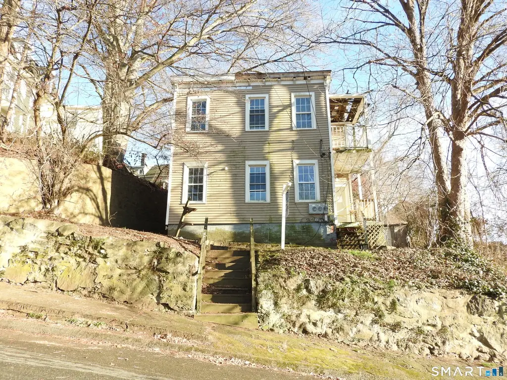 11 Division St