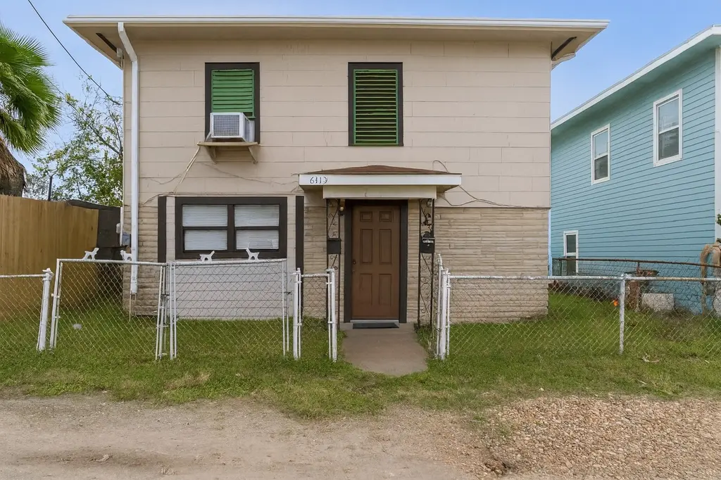6113 Avenue Q 1/2