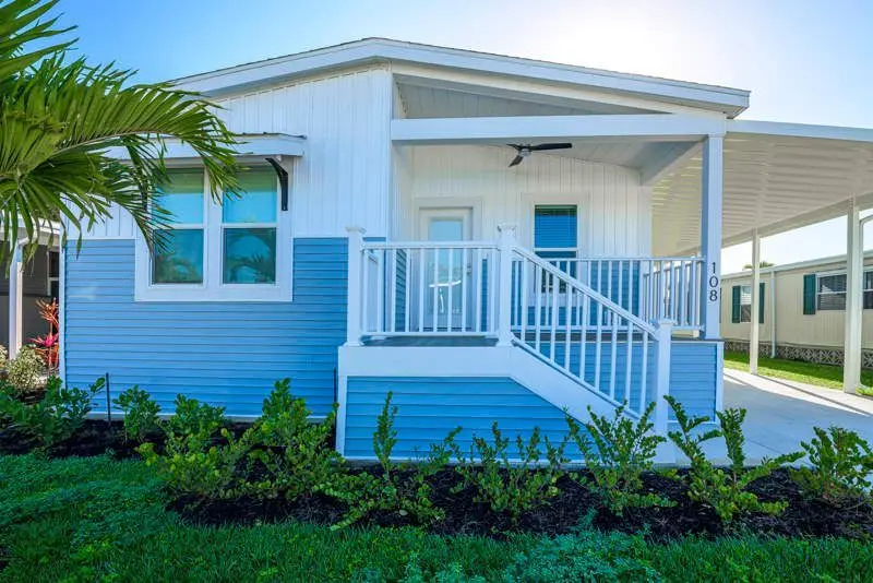 108 Queen Palm Dr