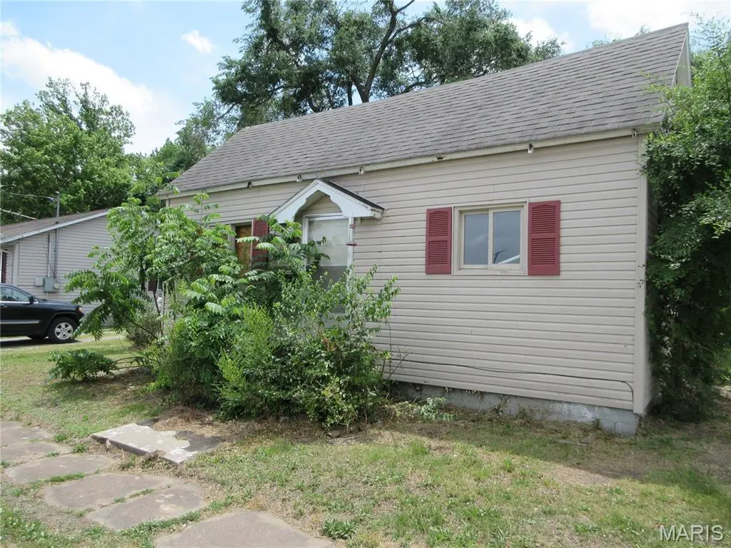 108 E Elm