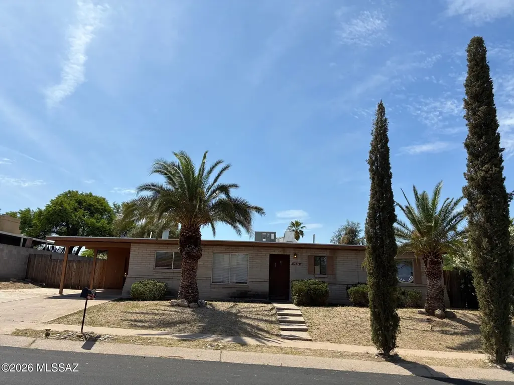 9552 E Irene St