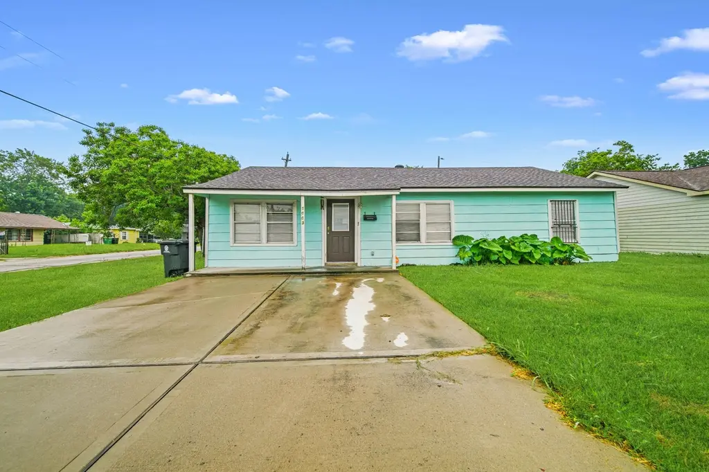 5003 Ridgeway Dr
