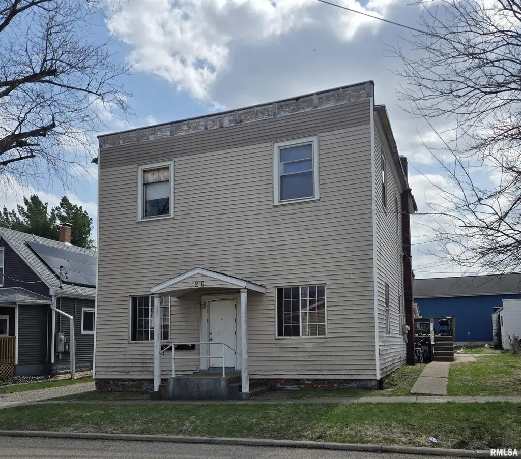 526 E Walnut St