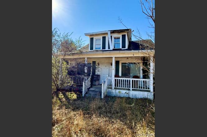 1406 Elm St