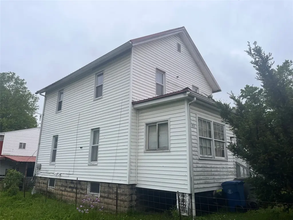 354 Pine St