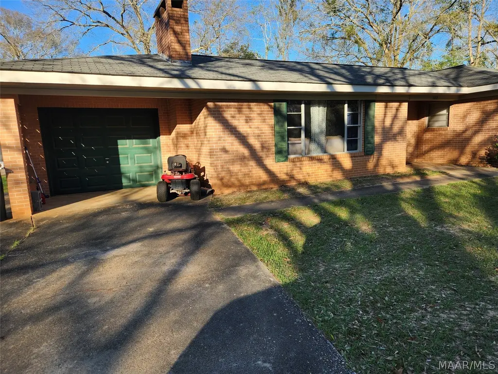 102 Walnut Dr