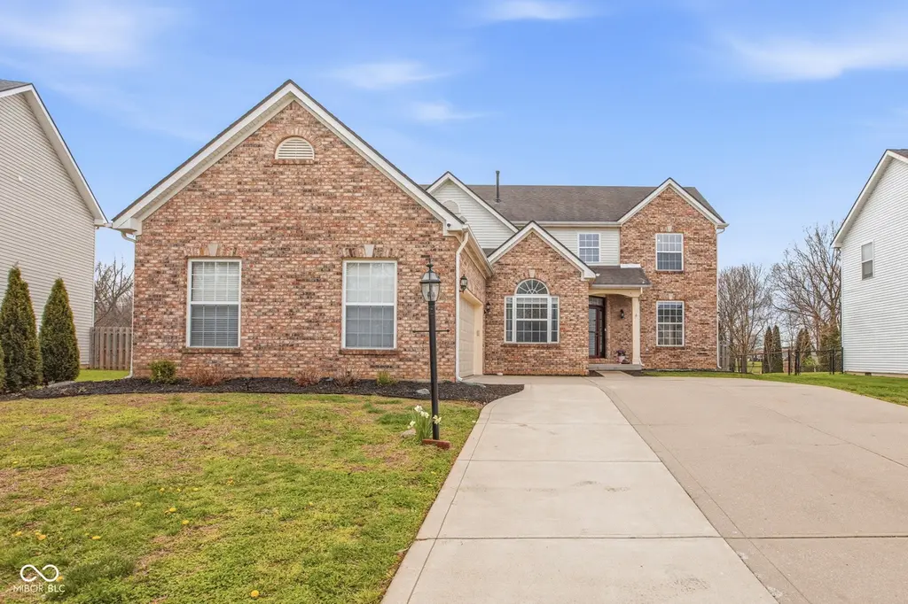 13985 Royalwood Dr
