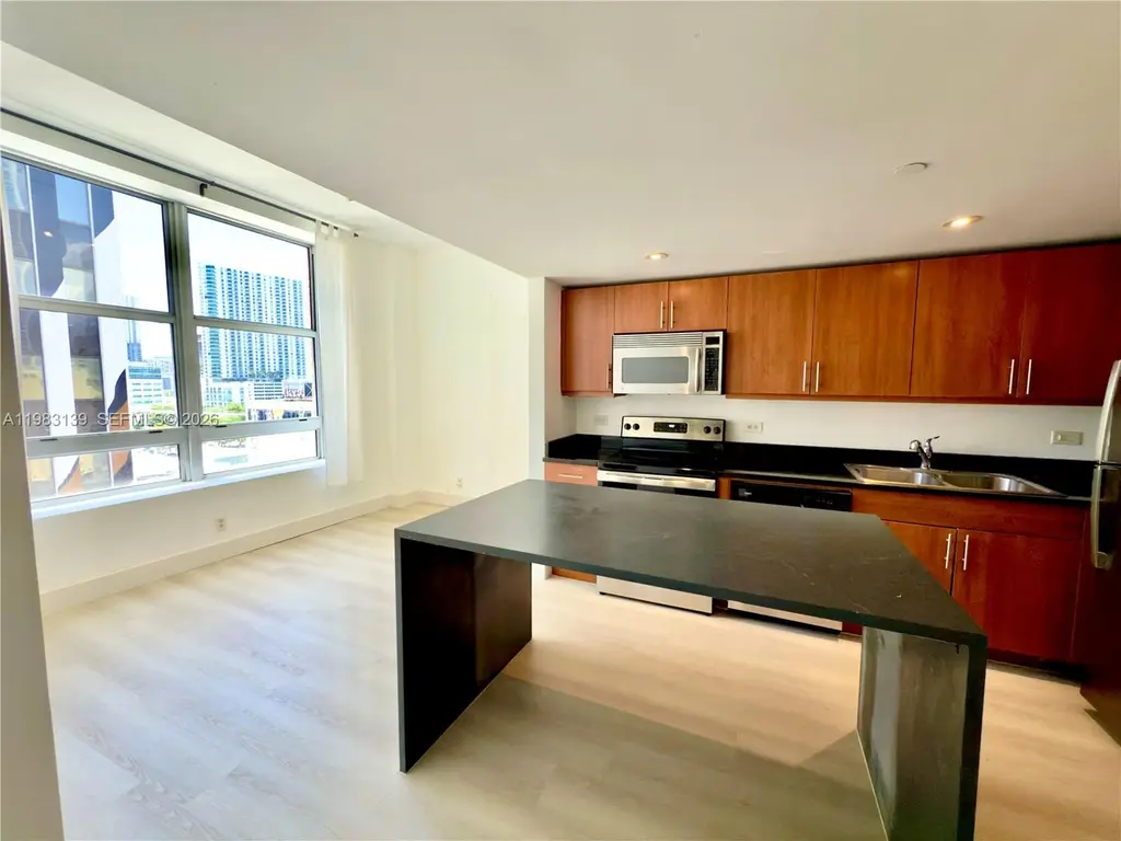 111 E Flagler St #805