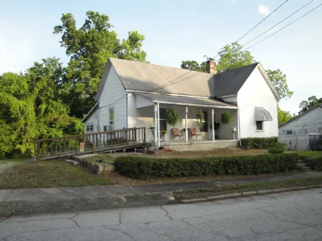 207 Ellis Ave
