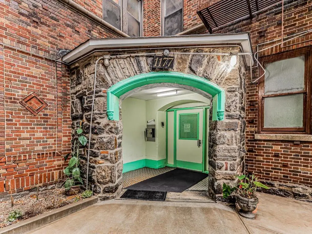 1177 Anderson Ave Unit 2D