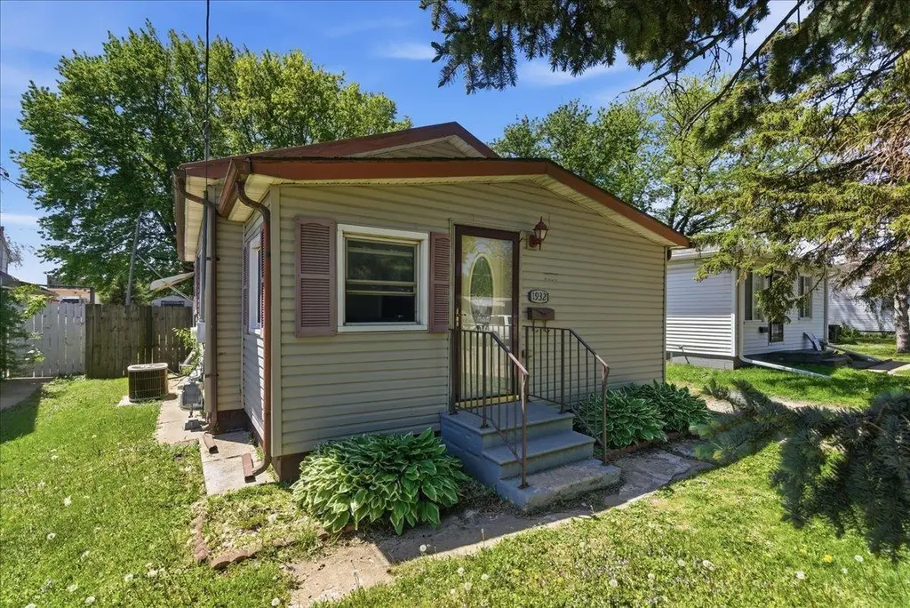 1932 Plymouth Ave