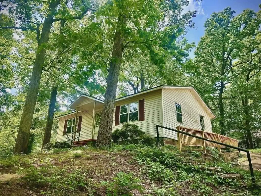 2121 Old Cloverdale Rd