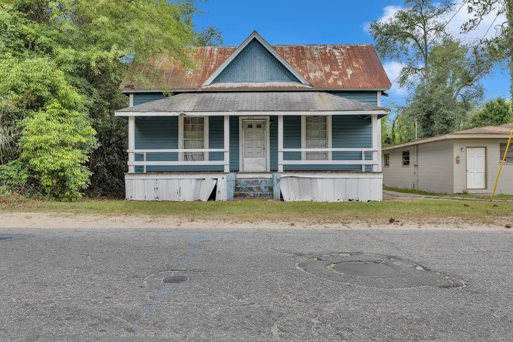 418 West St