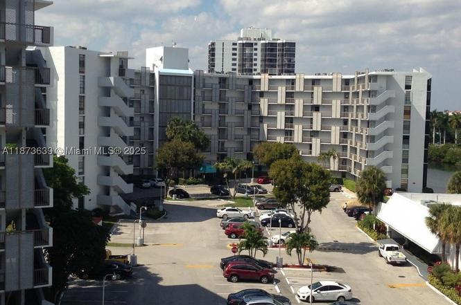 3475 N Country Club Dr #116