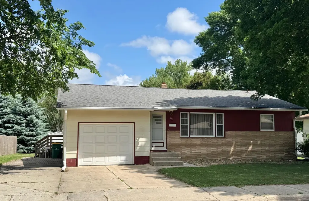 907 Poplar Ave