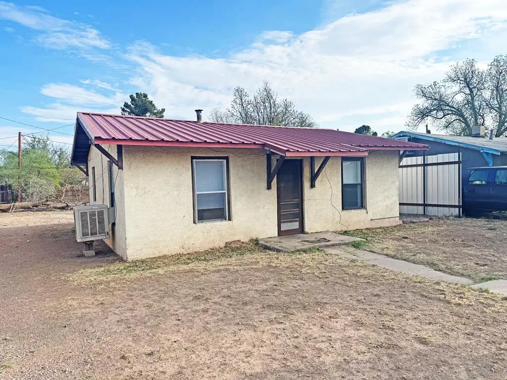 605 E Ave E