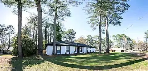 100 Vine Ln