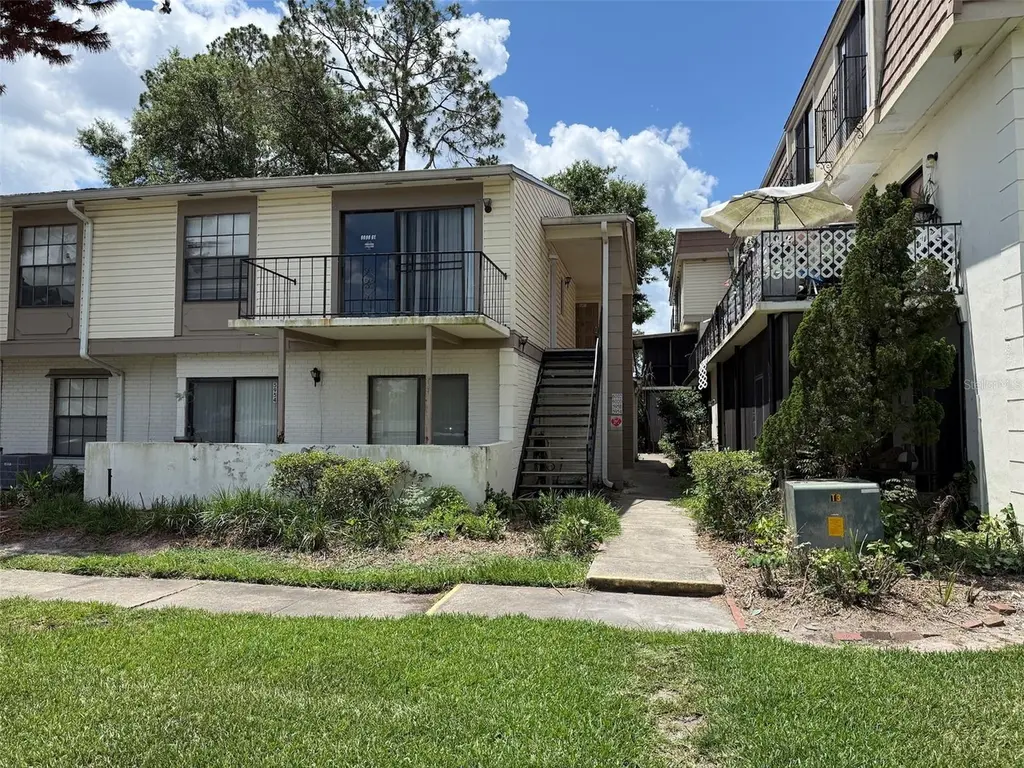 6000 Village Cir #6000