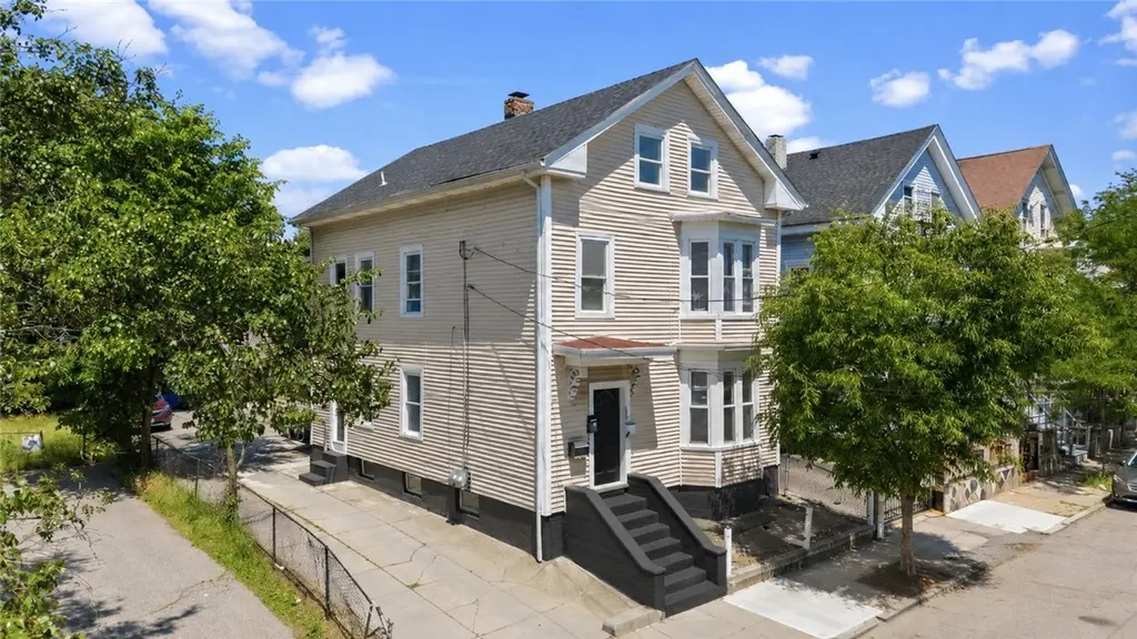 195 Bellevue Ave