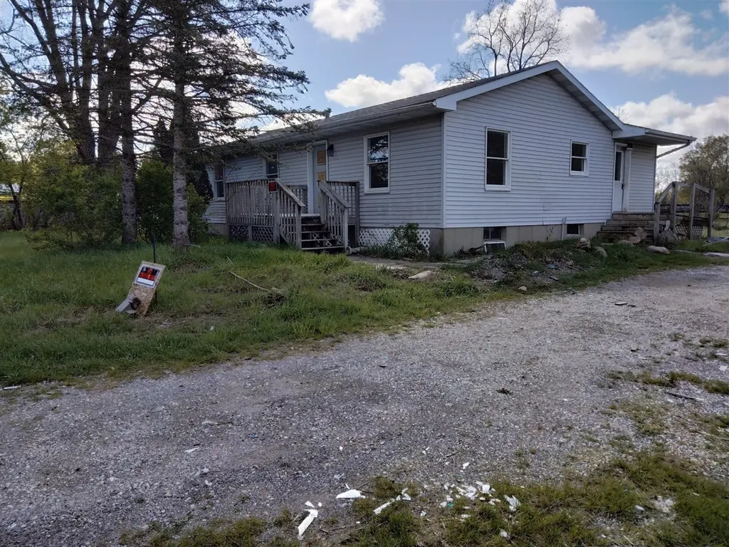 608 10 Mile Rd NW
