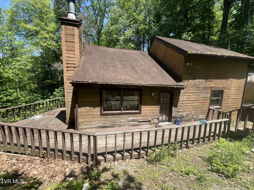705 Laurel Ln