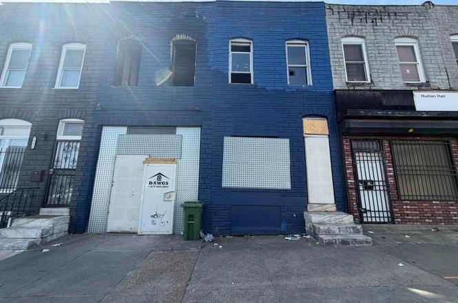 2529-2531 E Monument St