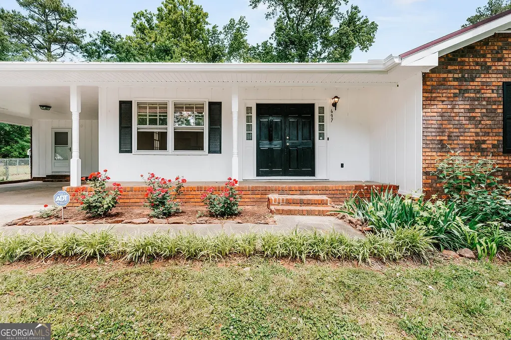 697 Bedford Dr