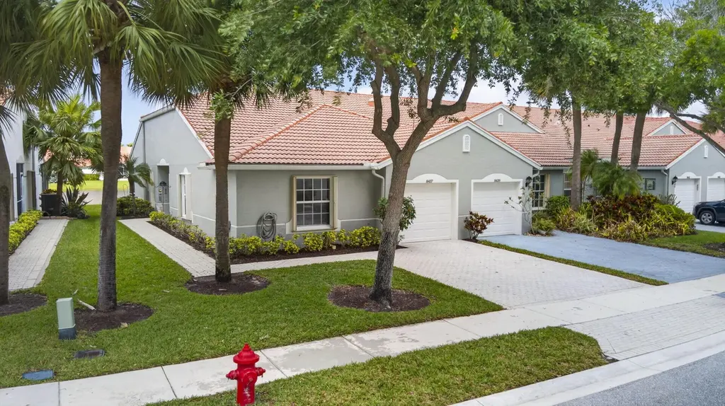 8437 Logia Cir