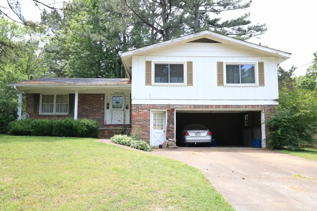 3120 N Circle Dr