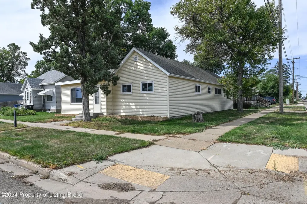 45 9th Ave W