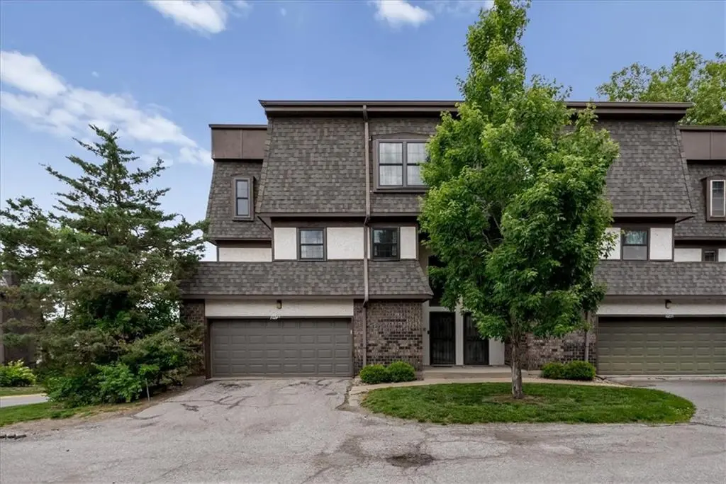 10249 Cedarbrooke Ln