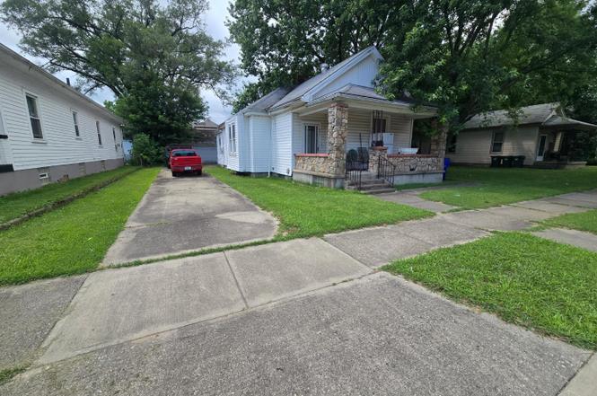 995 Kahn Ave